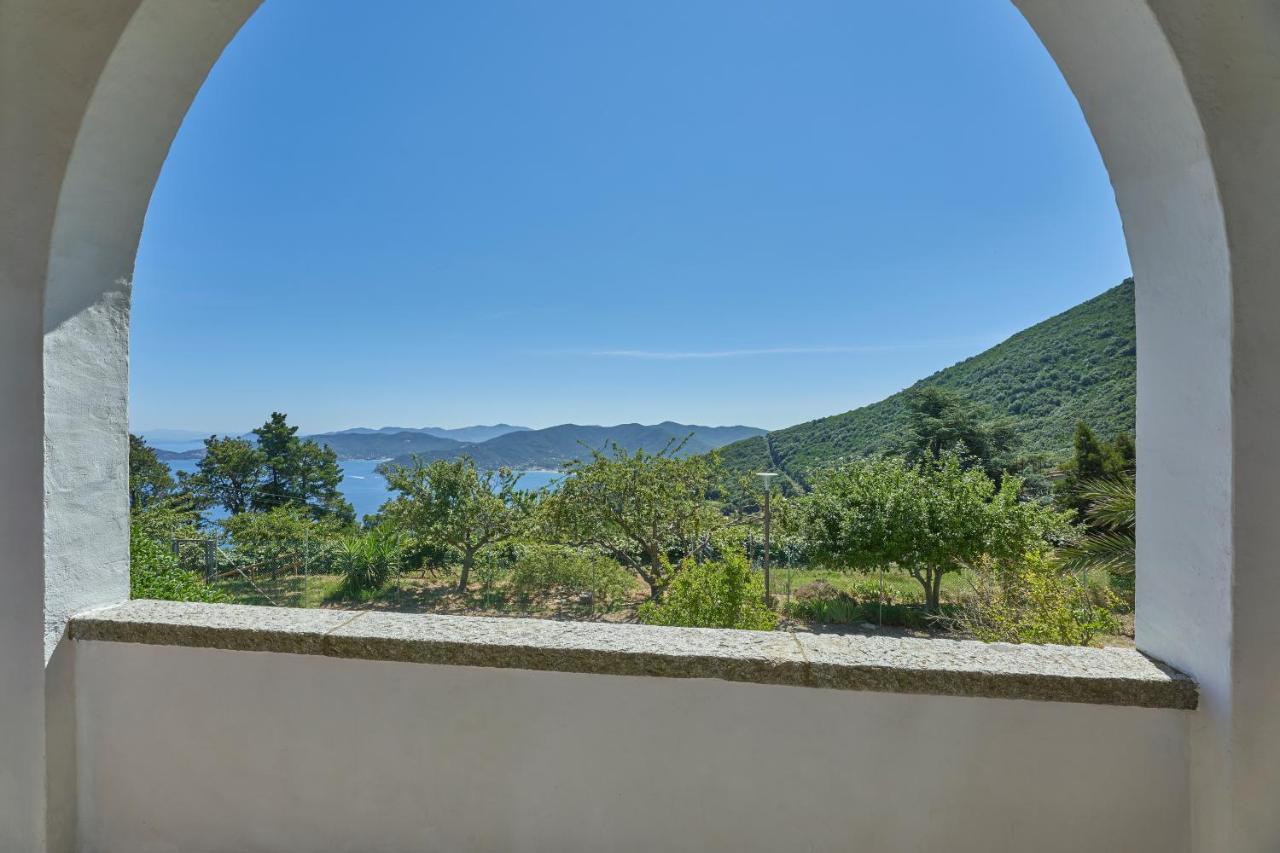 Marciana Hills Apartments エクステリア 写真